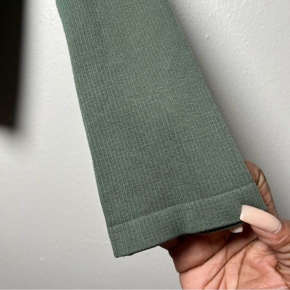 Fabletics Women Crop Jacket Large Green Rib Kinsley Seamless Gym Workout - Picture 5 of 7